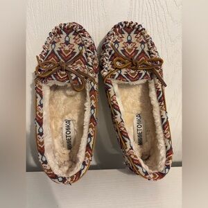Minnetonka | Women's Aztec-Pattern Moccasins in Brown, Blue & Cream ~ Size 7M
